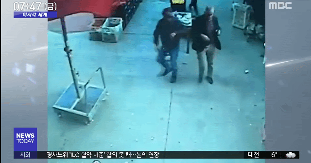 신입 바람이 심하니 파라솔 좀 옮겨라1